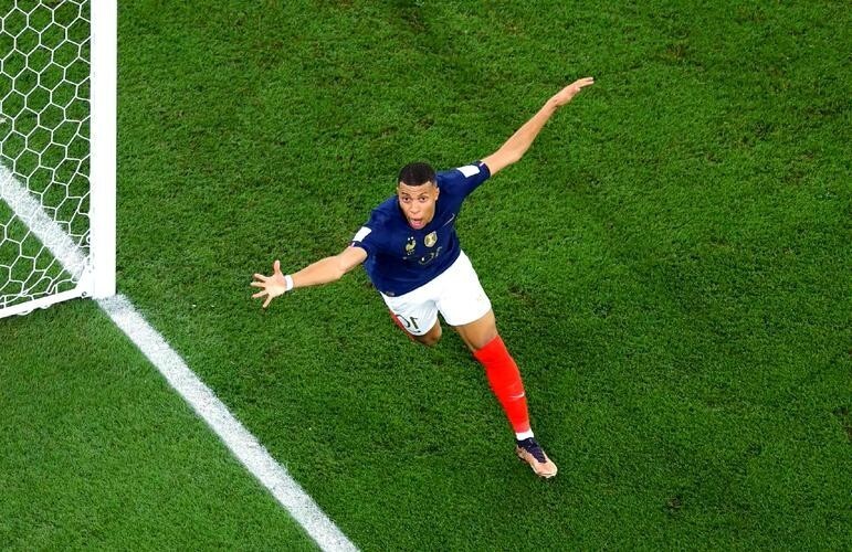 梅西焦点对战，姆巴佩与90激战MAD分钟，出色发挥胜负难料！