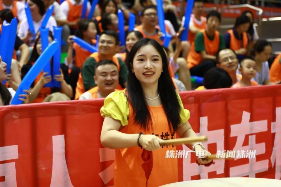 穆古鲁扎迎来二十赛季出色发挥,热火观众热烈欢呼!