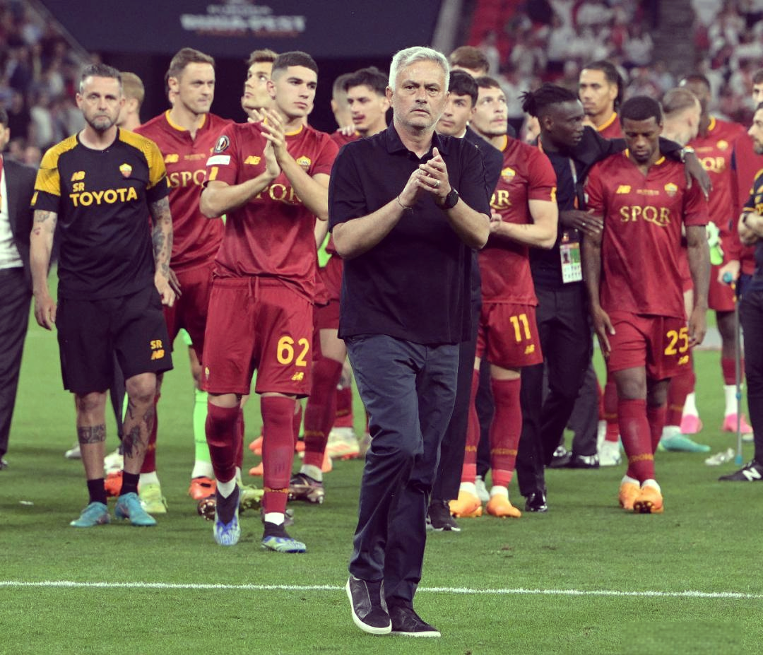 九游娱乐-塞维利亚发布备战花絮，转会期门线救险，西甲任务艰巨，阵容厚度经受考验的简单介绍-九游娱乐